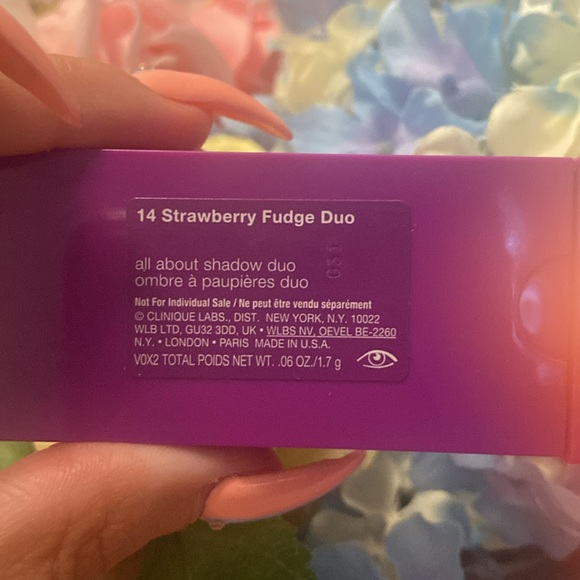 Clinique all about shadow duo in 14 Strawberry Fudge Duo 🍫 🍓 New - Picture 3 of 3